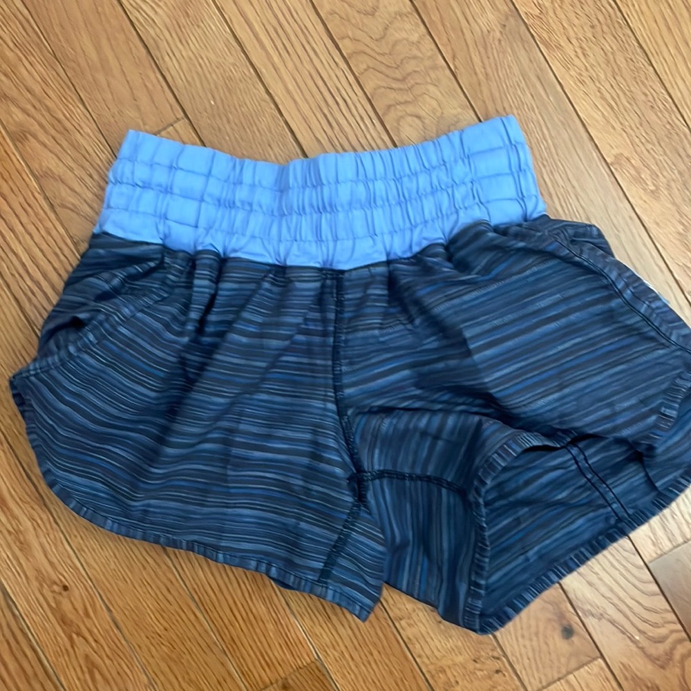 Lululemon shorts size 4